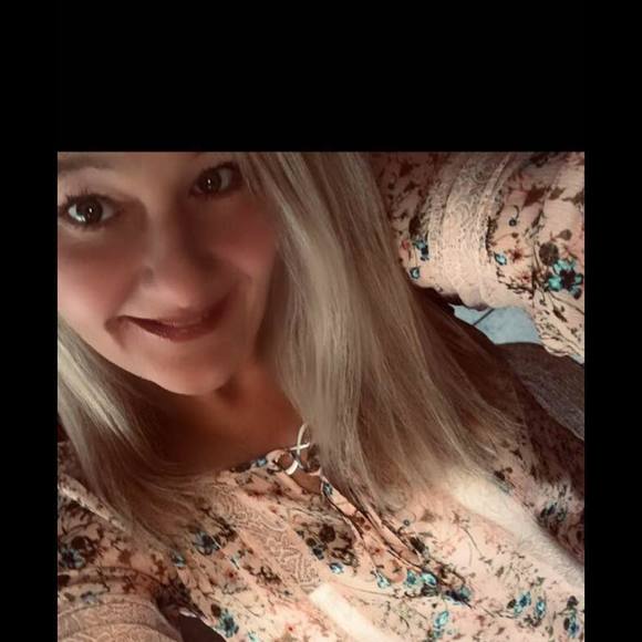 Meet your Posher, Lisa - Picture 1 of 1